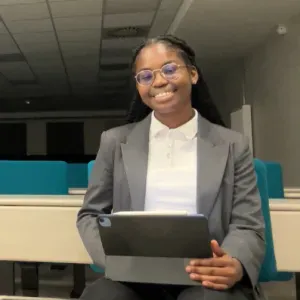 Étudiante propose aide aux devoirs et soutien scolaire