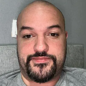 Procuro cuidador para 2 cadelas