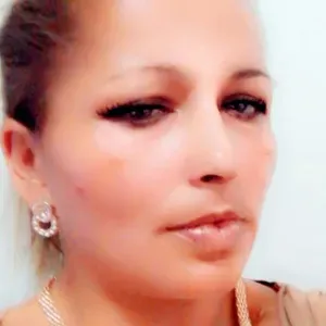 Femme de menage serious pour son travaj 