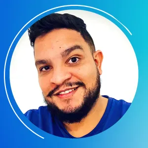 Cão feliz, cuidador seguro: Contrate agora!