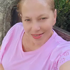 Femme menage rigoureuse  responsable 