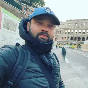 Addetto a manutenzione e cura dal giardino