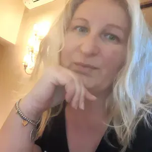 Sono  disponibile  ho pomeriggio  dopo  la scuola ho anche