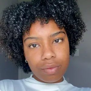 Experienced babysitter looking fot a job