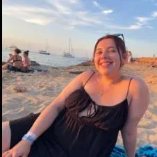 Garde d'enfant par jeune passionnée et dynamique