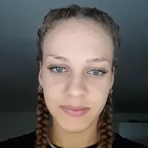 Baby-sitter disponible sur Charleville