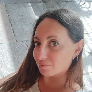 Addetta pulizia casa, riordino anche per famiglie e anziani 