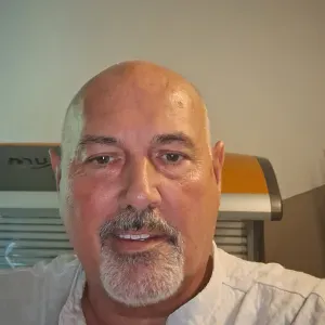 Je recherche une femme de ménage. 