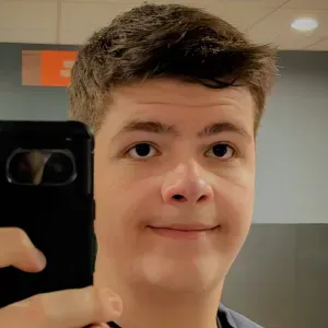 Eleve de 1re au Lycée avec spécialité mathématiques.