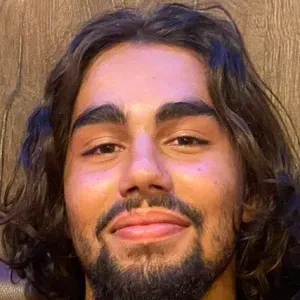 Baby-sitter joyeux et donneur de joie 