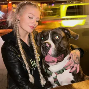 Petsitter (soon to be dog behaviouralist) 