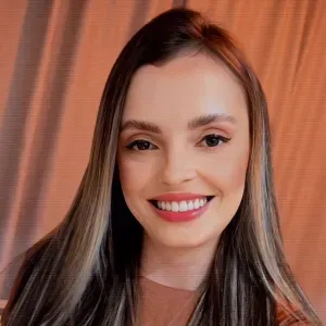 Jovem au pair disponível para cuidados e faxina