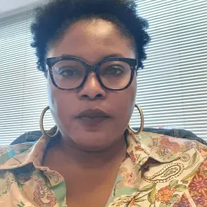 Nounou aimante expérimentée et disponible 