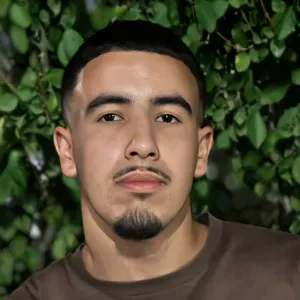 Homme fe ménage responsable Expérimenté et de haute qualité 