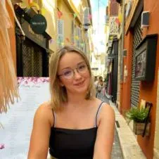 Futur éducatrice de jeunes enfants disponible les week-ends