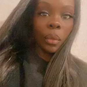 Pessoa com experiência em babysitter e lidas domestica