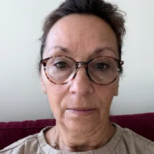 Femme de ménage , ancienne aide soignante