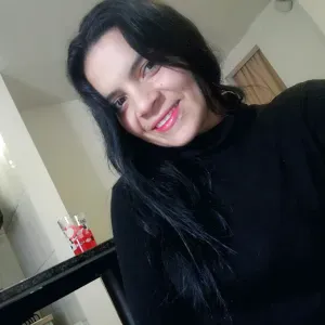 Bonjour, je suis disponible.