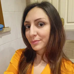 Ragazza di 25 anni,disponibile part time