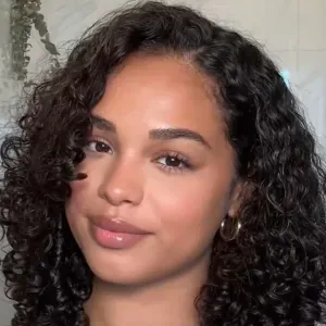 Femme de ménage, serveuse, vendeuse,