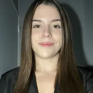 Lana, 19 ans, baby-sitter de confiance avec permis à Tarbes