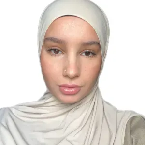 Baby-sitter qui assure et qui vous accompagne 