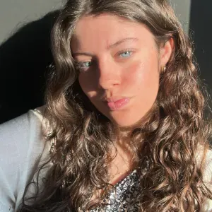 Baby-sitter douce et fiable disponible sur Marseille.