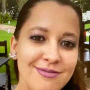 Empregada de limpeza responsável e organizada 