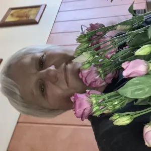 Femme de ménage -nettoyage soigne 