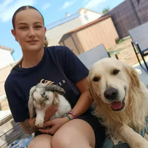 Baby-sitter, avec expérience familiale et stages pro