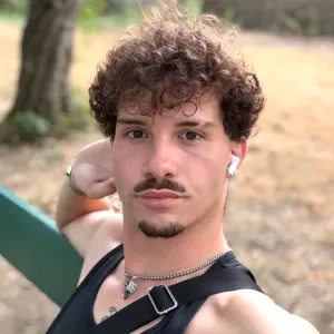 Jeune homme sérieux et motivé 
