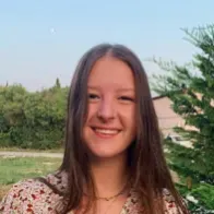 International student looking for babysitting job in Mtp