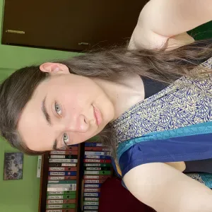 Baby-sitter expérimentée dispo soirs et week-ends 