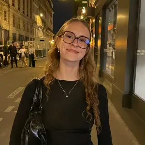 Baby-sitter souriante et expérimentée à Paris !