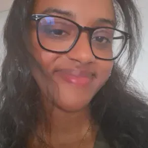 Baby-sitter expérimentée dans le cadre familial