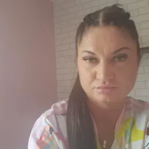 Odpowiedzialna opiekunka bez nałogów dla seniora.