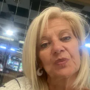 baby sitter dans la loire et travaille en creche et ecole  