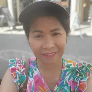 House keeper available with papers