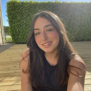 Lisa, la Baby-sitter Idéale à Bordeaux !