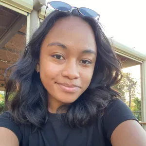 Baby-sitter disponible en Île-de-France