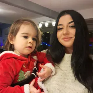 Baby-sitter bienveillante et expérimenter