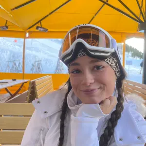 Student looking for part time/occasional babysitting job :) 