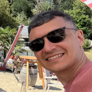 Recherche babysitter sortie d'école (temps plein - déclaré)