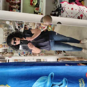 Faço limpeza em casas particulares e cuido de idosos