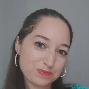 Animatrice qualifié et garde d'enfants a domicile 