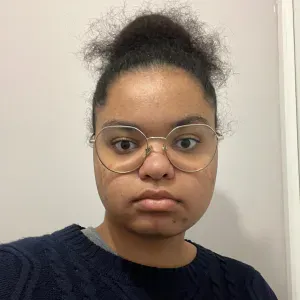 Baby-sitter, étudiante de 18 ans 