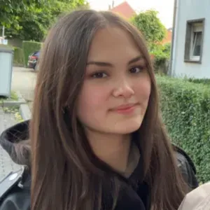 Babysitterin mit 1 Jahr Berufserfahrung (Kita)