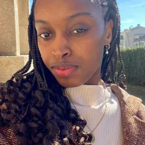 Tenho 25 anos, sou calma e organizada