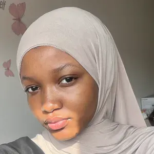 Baby-sitter expérimentée de 1 ans