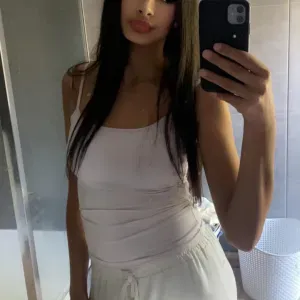 Une baby-sitter douce et à l'écoute des enfants